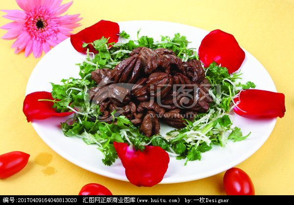 “panda sports”
百亿阔太变服务员？甘比现身做慈善 送福利还不忘给老人端茶倒水