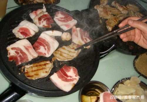 
吃烤肉时 服务员频繁问要不要换纸 这是一种表示 不懂就尴尬了：panda sports(图3)